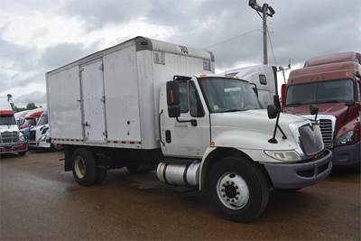 International DuraStar 4300 16 ft Box Truck - 230HP, Automatic, Roll up Door