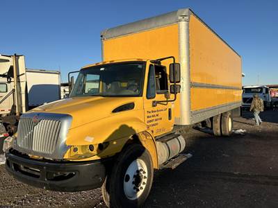 International DuraStar 4300 26 ft Box Truck - 260HP, Automatic, Roll up Door