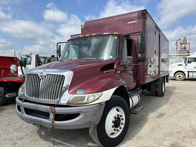 International DuraStar 4300 18 ft Box Truck - 230HP, Automatic, Roll up Door