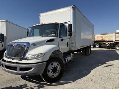 International DuraStar 4300 26 ft Box Truck - 240HP, Automatic, Roll up Door
