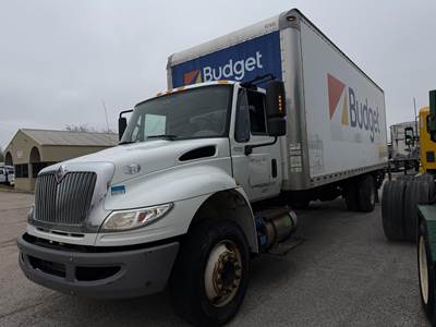 International DuraStar 4300 28 ft Box Truck - 260HP, 6 Speed Amt, Roll up Door, Liftgate