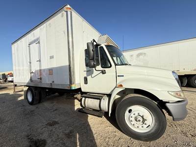 International DuraStar 4300 20 ft Box Truck - 260HP, Automatic, Roll up Door