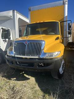 International DuraStar 4300 26 ft Box Truck - 260HP, Automatic, Roll up Door