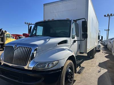 International DuraStar 4300 24 ft Box Truck - 220HP, Automatic, Roll up Door