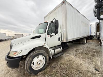 International DuraStar 4300 26 ft Box Truck - 230HP, Automatic, Roll up Door, Liftgate