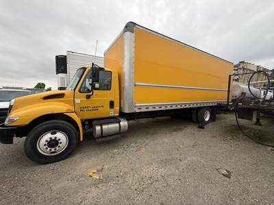 International DuraStar 4300 26 ft Box Truck - 260HP, Automatic, Roll up Door, Liftgate