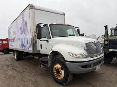 International DuraStar 4300 26 ft Box Truck - 260HP, Automatic, Roll up Door