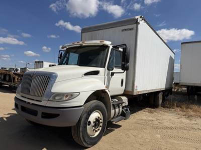 International DuraStar 4300 26 ft Box Truck - 240HP, Automatic, Swing Door, Liftgate