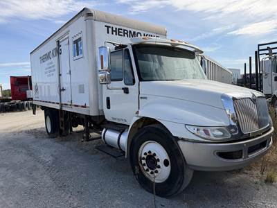 International DuraStar 4300 20 ft Box Truck - 230HP, Automatic, Roll up Door, Liftgate