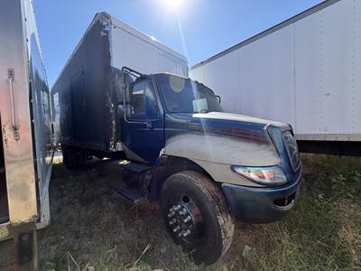 International DuraStar 4300 24 ft Box Truck - 210HP, Automatic, Roll up Door, Liftgate