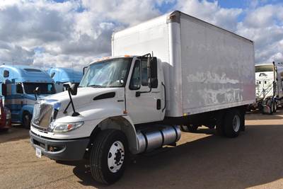 International DuraStar 4400 18 ft Box Truck - 250HP, Automatic
