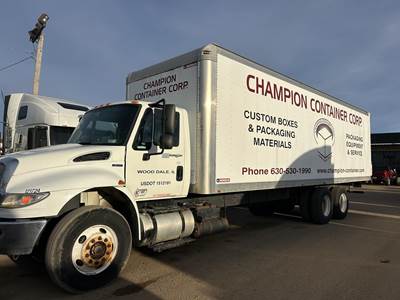 International DuraStar 4400 28 ft Box Truck - 300HP, 10 Speed Manual, Roll up Door