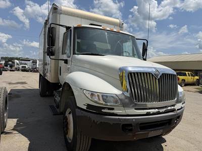 International DuraStar 4400 18 ft Box Truck - 240HP, Automatic, Swing Door