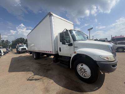 International MV 26 ft Box Truck - 260HP, Automatic, Roll up Door, Liftgate