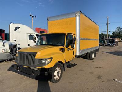 International TerraStar 20 ft Box Truck - 250HP, Automatic, Roll up Door
