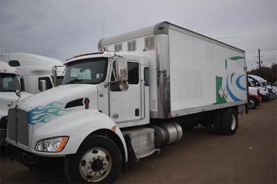 Kenworth T370 20 ft Box Truck - 240HP, 6 Speed Automatic, Roll up Door