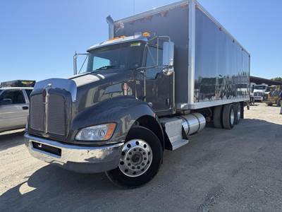 Kenworth T370 26 ft Box Truck - 330HP, Automatic, Roll up Door, Liftgate