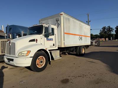 Kenworth T370 20 ft Box Truck - 260HP, Automatic, Roll up Door