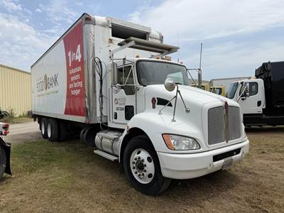 Kenworth T370 28 ft Box Truck - 330HP, Automatic, Roll up Door, Liftgate