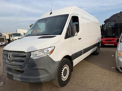Mercedes-Benz Sprinter 2500 23 ft Box Truck - Automatic, Swing Door