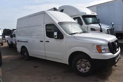 Nissan NV2500 Box Truck - 5 Speed Automatic