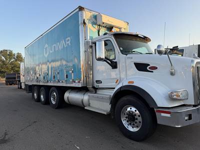 Peterbilt 567 26 ft Box Truck - 430HP, 10 Speed Manual, Roll up Door, Liftgate