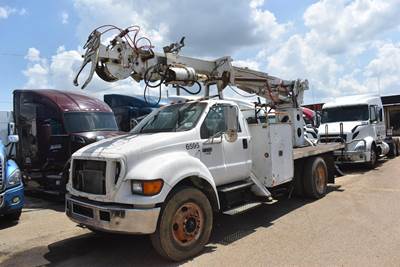 Ford F-750 Single Axle Tracked Digger Derrick - Automatic, 2008 Terex Commander 4047 Digger Derrick