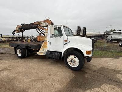 International 4700 Single Axle Tracked Digger Derrick - 7 Spd, 1998 TELELECT CAPTAIN Digger Derrick