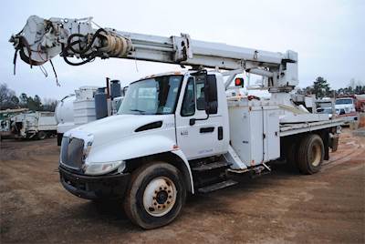 International DuraStar 4300 Single Axle Digger Derrick Truck - 6+1 Spd, 2005 Altec DM47TR Digger Derrick