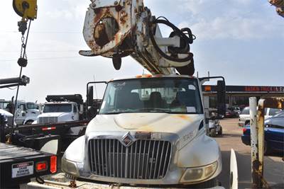 International DuraStar 4300 Single Axle Digger Derrick Truck - Automatic, 2011 Altec DM47TR Digger Derrick