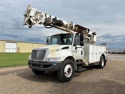 International DuraStar 4300 Single Axle Digger Derrick Truck - 6 Spd, 2006 Altec DM47TR Digger Derrick