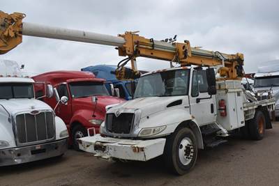 International DuraStar 4300 Single Axle Digger Derrick Truck - 6 Spd, 2009 ALTEC DM47TR Digger Derrick