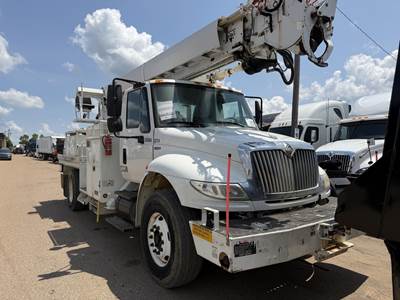 International DuraStar 4300 Single Axle Tracked Digger Derrick - Automatic, 2010 ALTEC DM47TR Digger Derrick
