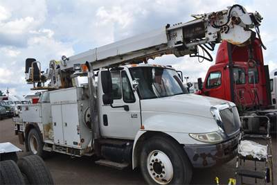 International DuraStar 4400 Single Axle Digger Derrick Truck - Automatic, 2005 Altec DM45TR Digger Derrick