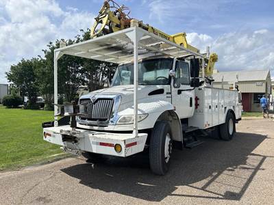 International DuraStar 4400 Single Axle Digger Derrick Truck - Automatic, 2008 TEREX XL4045 Digger Derrick