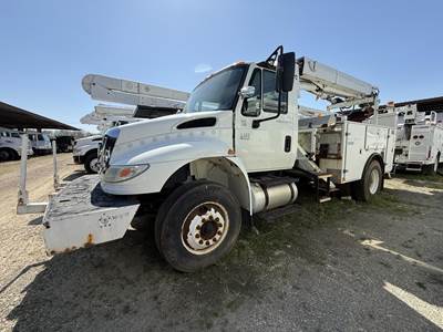International DuraStar 4400 Tandem Axle Tracked Digger Derrick ...