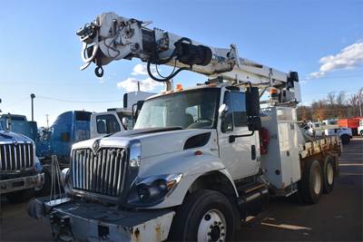 International WorkStar 7400 Tandem Axle Digger Derrick Truck - Automatic, 2008 Altec DM47TR Digger Derrick
