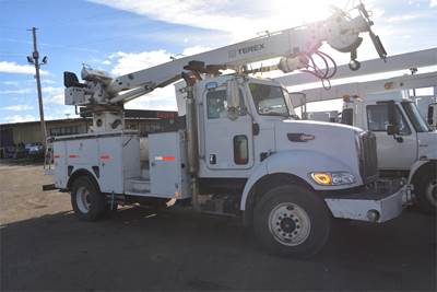 Peterbilt 335 Single Axle Digger Derrick Truck - 6 Spd, 2007 Terex Commander 4047 Digger Derrick