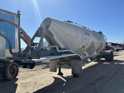 Fruehauf 1000 CUBE Dry Bulk / Pneumatic Tank Trailer