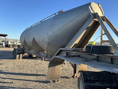 Fruehauf 1000 CUBE PNUEMATIC TANK Dry Bulk / Pneumatic Tank Trailer