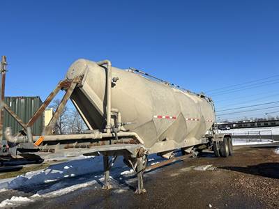 Fruehauf 1000 CUBE PNUEMATIC TANK Dry Bulk / Pneumatic Tank Trailer