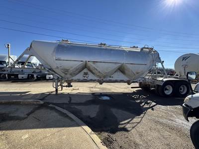 Fruehauf 1000 CUBE PNUEMATIC TANK Dry Bulk / Pneumatic Tank Trailer
