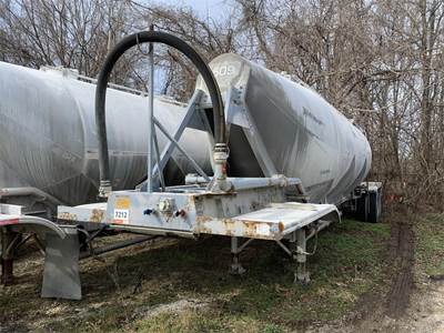 Fruehauf 1000 CUBE TANK Dry Bulk / Pneumatic Tank Trailer