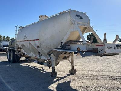 Fruehauf 1000 CUBE TANK Dry Bulk / Pneumatic Tank Trailer