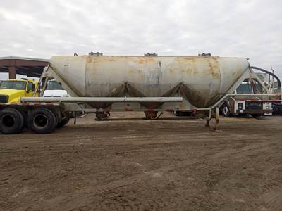 Fruehauf 1050 CUBE TANK Dry Bulk / Pneumatic Tank Trailer