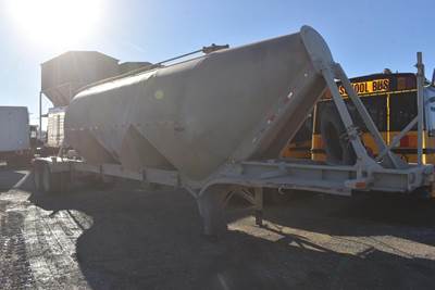 Fruehauf 1200 CUBE Dry Bulk / Pneumatic Tank Trailer
