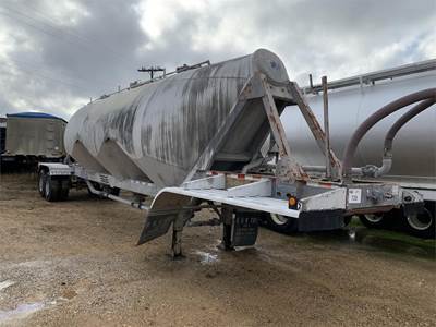 J & L 1000 CUBE Dry Bulk / Pneumatic Tank Trailer