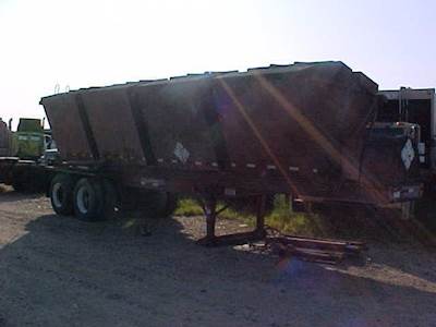 Klein 4 bulk boxes Dry Bulk / Pneumatic Tank Trailer