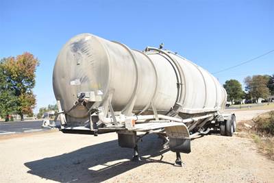 Penske 1000CUBE Dry Bulk / Pneumatic Tank Trailer
