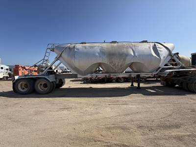 Southern Welding 1000 CUBE Dry Bulk / Pneumatic Tank Trailer